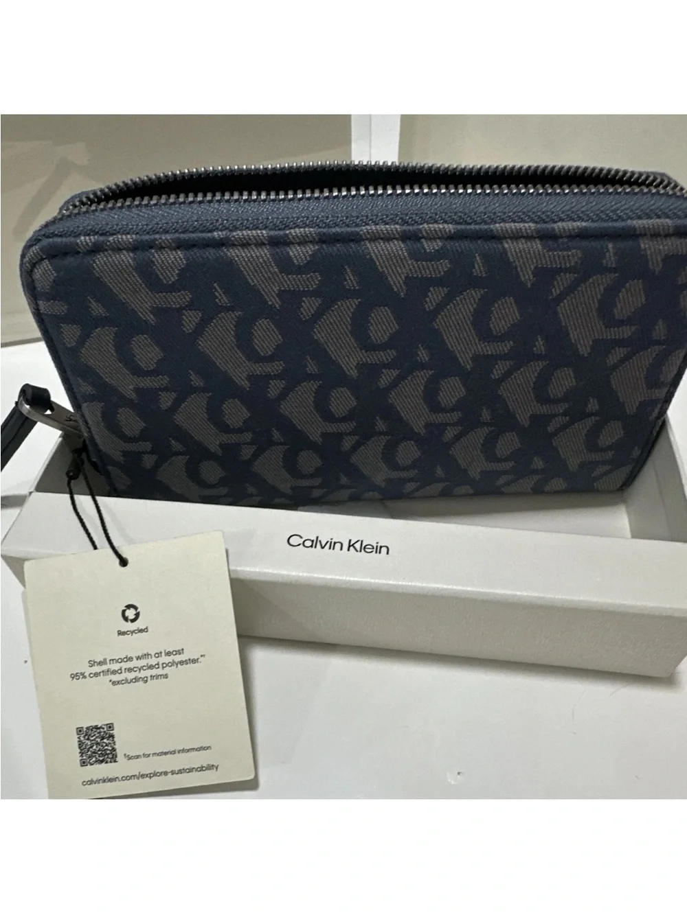 Calvin Klein Men's Blue Patterned Zip Wallet